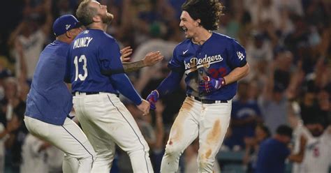 James Outman’s double in 10th completes Dodgers’ comeback for an 8-7 victory over Blue Jays